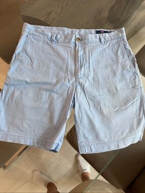Vineyard Vines Light Blue Men’s Flat Front Chino Shorts. Size 35